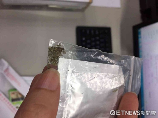 ▲警方查扣黃男所有疑為3級毒品「辣大麻」的不明物品包，已送驗查處中。（圖／記者林悅翻攝）