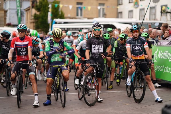 ▲▼ 英國巡迴單車賽發生衝撞意外。（圖／翻攝自推特／@TourofBritain）