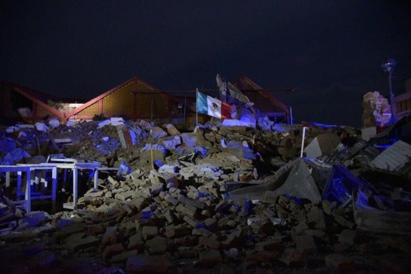▲墨西哥深夜8.2地震，傳出多起房屋倒塌，已知有32人不幸罹難。（圖／翻射自推特）