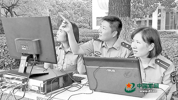 中國國防科技大學電子科學學院研究團隊正在測試「對微型無人機被動探測與定位系統」。（圖／翻攝自中國軍網）