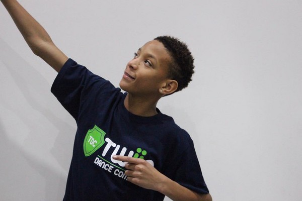 ▲▼英國倫敦14歲的青少年戴維斯（Corey Junior Davis）。（圖／翻攝自FACEBOOK／Twiin Dance Company）