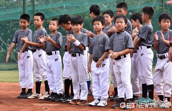 ▲桃園市長鄭文燦、於「桃氣小子社區棒球隊」開訓典禮表示，打棒球是一件很美好的事情。（圖／桃園市政府提供）