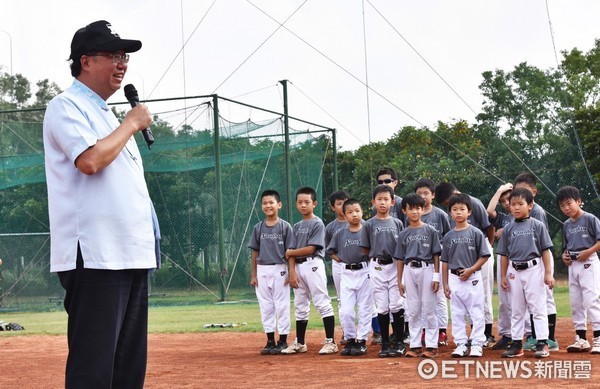 ▲桃園市長鄭文燦、於「桃氣小子社區棒球隊」開訓典禮表示，打棒球是一件很美好的事情。（圖／桃園市政府提供）