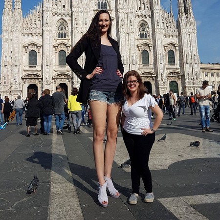 ▲▼腿長133公分！俄羅斯女籃球員再破金氏紀錄。（圖／翻攝自臉書／Ekaterina Lisina）