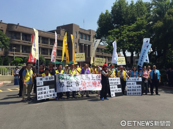 ▲▼工鬥在政院門口抗議賴清德（圖／記者張暐珩攝）