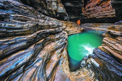 ▲▼礦區太感動「冒淚珠」　乾涸2000年的漢白玉遺址再度冒泉水。（圖／翻攝自北京日報）