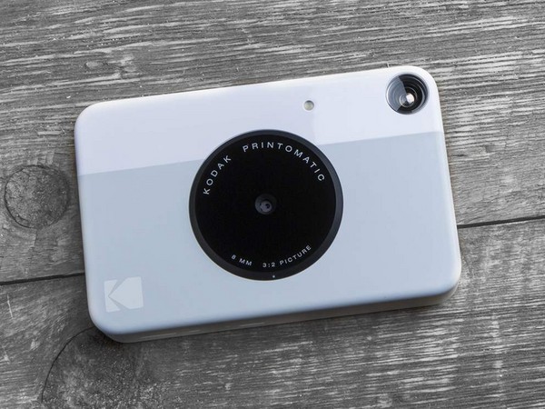 尬Polaroid、富士？Kodak推PRINTOMATIC數位拍立得相機。（圖／翻攝自官網）