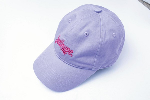 Hype紫色棒球帽。 約NT$1,400