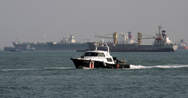 ▲▼新加坡海岸警衛隊正積極搜救中國籍失蹤船員。（圖／CFP）