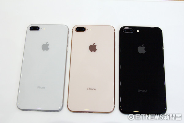 ▲到底要買哪支？iPhone 8 Plus與iPhone 7 Plus比一比。（圖／記者洪聖壹攝）
