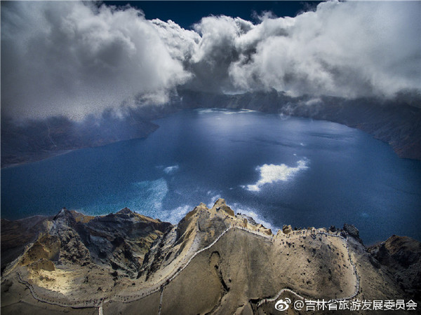 ▲▼長白山南景區一之內重開又關閉。（圖／翻攝自吉林旅遊發展委員會微博）