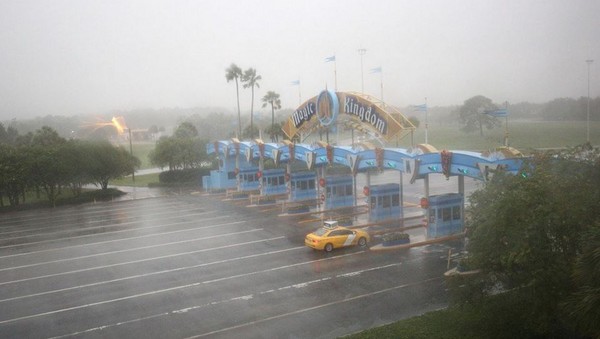 ▲▼ 佛羅里達州迪士尼遭颶風艾瑪摧殘。（圖／翻攝自推特／@WeTheDan）