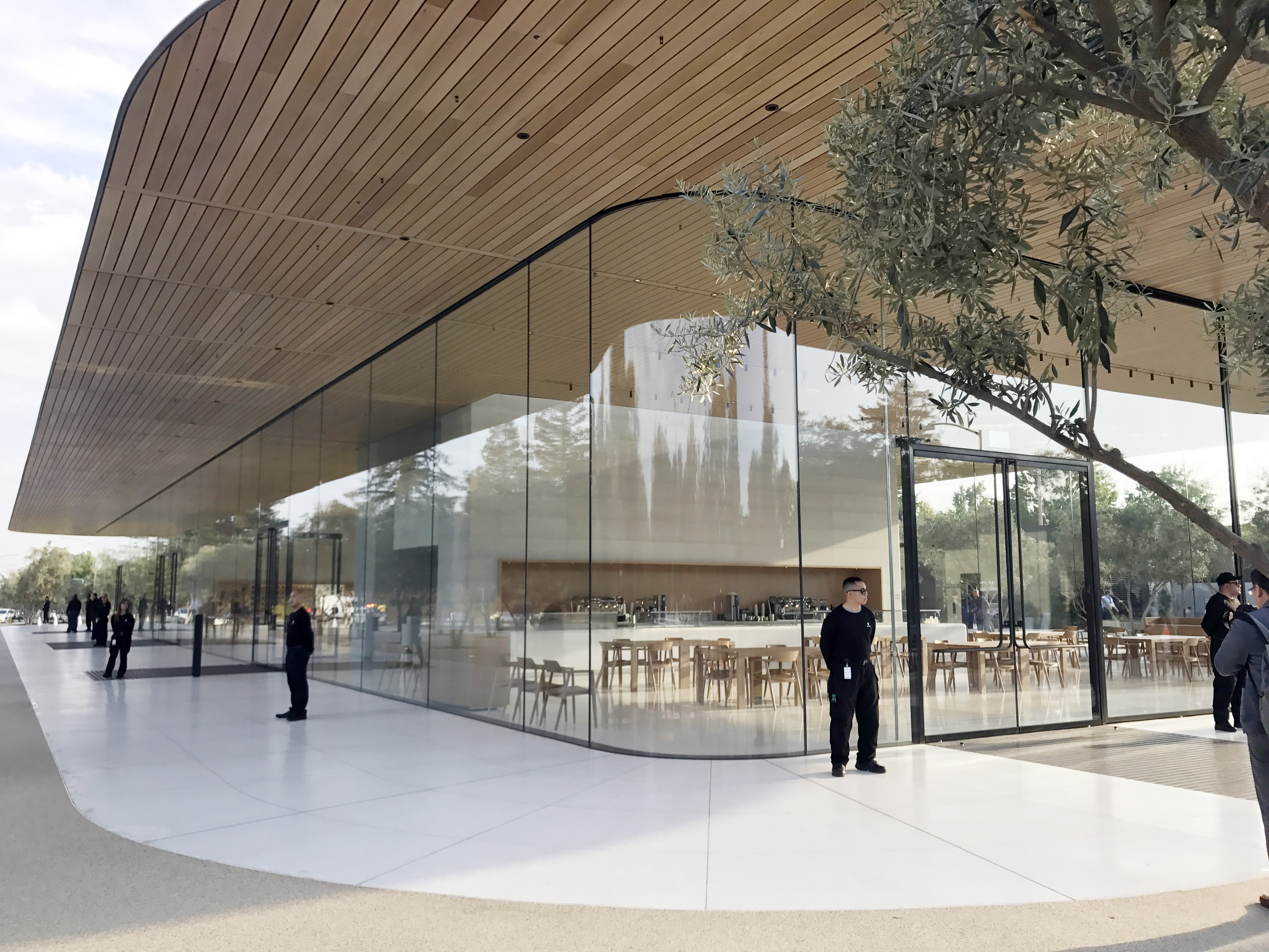 ▲美國直擊果迷終極朝聖地：Apple Park 新總部訪客中心。（圖／記者洪聖壹攝）