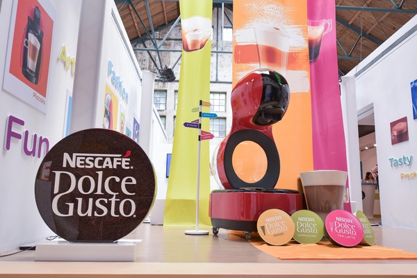 ▲雀巢推出顯款膠囊咖啡機，配合百貨周慶創該品牌最低價。（圖／雀巢提供）