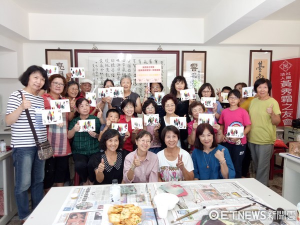 ▲台南市黃秀霜之友會，舉辦棉紙撕畫創作研習，吸引30餘位民眾參與，一起體會棉紙撕畫之美。（圖／黃秀霜之友會提供）