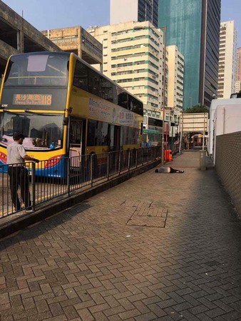 香港工程師在巴士殺猛砍女友。（圖／翻攝自臉書）