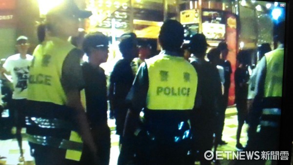 ▲台南市中西區和意路一家KTV，17日凌晨發生酒後打群架事件，雙方從店內打到店外，警方出動快打部隊處理。（圖／記者林悅翻攝）