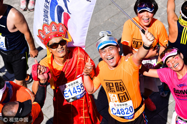 ▲▼9月17日，2017北京馬拉松賽鳴槍開跑，本屆賽事吸引了來自33個國家和地區的3萬名參賽者同場競技。（圖／CFP）