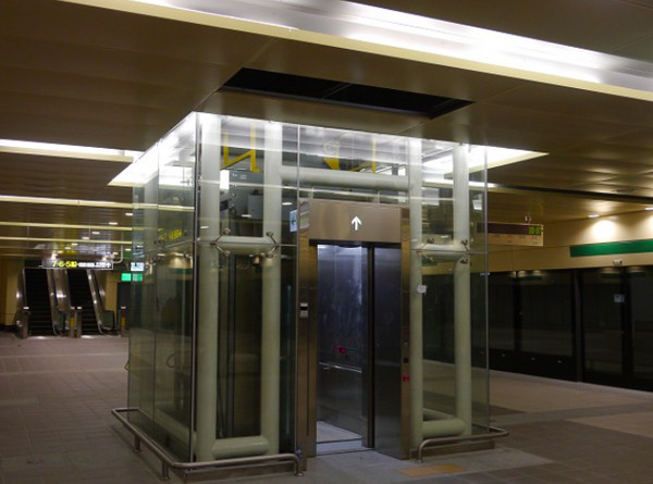 崇友負責的公共工程電梯，包括台北捷運松山線。（崇友提供）