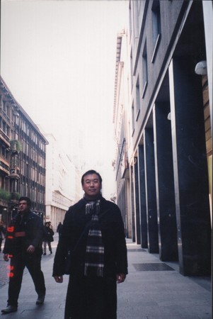 因接觸業務緣故，郭靖凱35歲前已跑遍全球50餘國，圖為赴義大利洽公。(郭靖凱提供)
