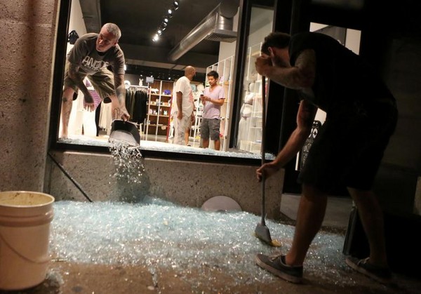 ▲▼ 白人警察槍殺黑人判無罪，聖路易市衝突再起，120被逮捕。（圖／路透社）