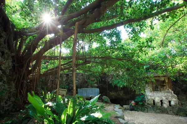 ▲▼知名二戰遺跡「尻切鐘乳洞」被破壞前的原貌。（圖／翻攝自読谷村観光協会（沖縄県）臉書粉絲專頁）