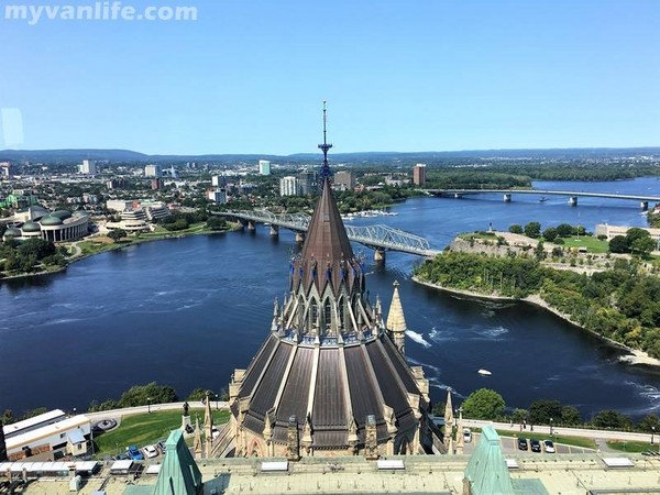 ▲加拿大國會山莊（Parliament Hill）和平塔、國會圖書館。（圖／海馬老爸的嚐遊日記）