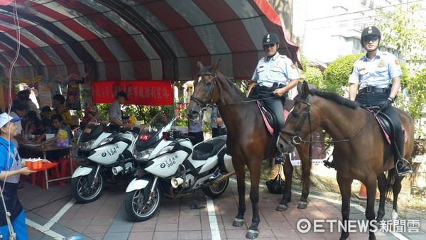 ▲新北警碧潭警友站舉辦「全民合作-反毒、防災暨交通安全、衛福園遊會」寓教於樂。（圖／記者林煒傑翻攝）