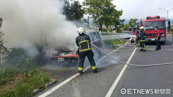 快讯\/宜兰阳明医院旁火烧车 焦尸旁发现木炭残