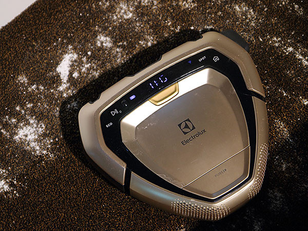 ▲ 伊萊克斯掃地機器人PUREi9高貴登台：不勾線、超聰明。（圖／記者鄭惟仁攝）