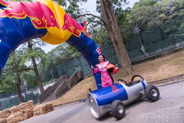 ▲拉力賽皇后沈佳穎親身體驗皂飛車飆速。（圖／Red Bull提供）
