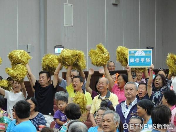 ▲桃園市懷舊歌曲益智競答 ，鼓勵長輩「唱熟識的歌」延緩老化。（圖／衛生局提供）