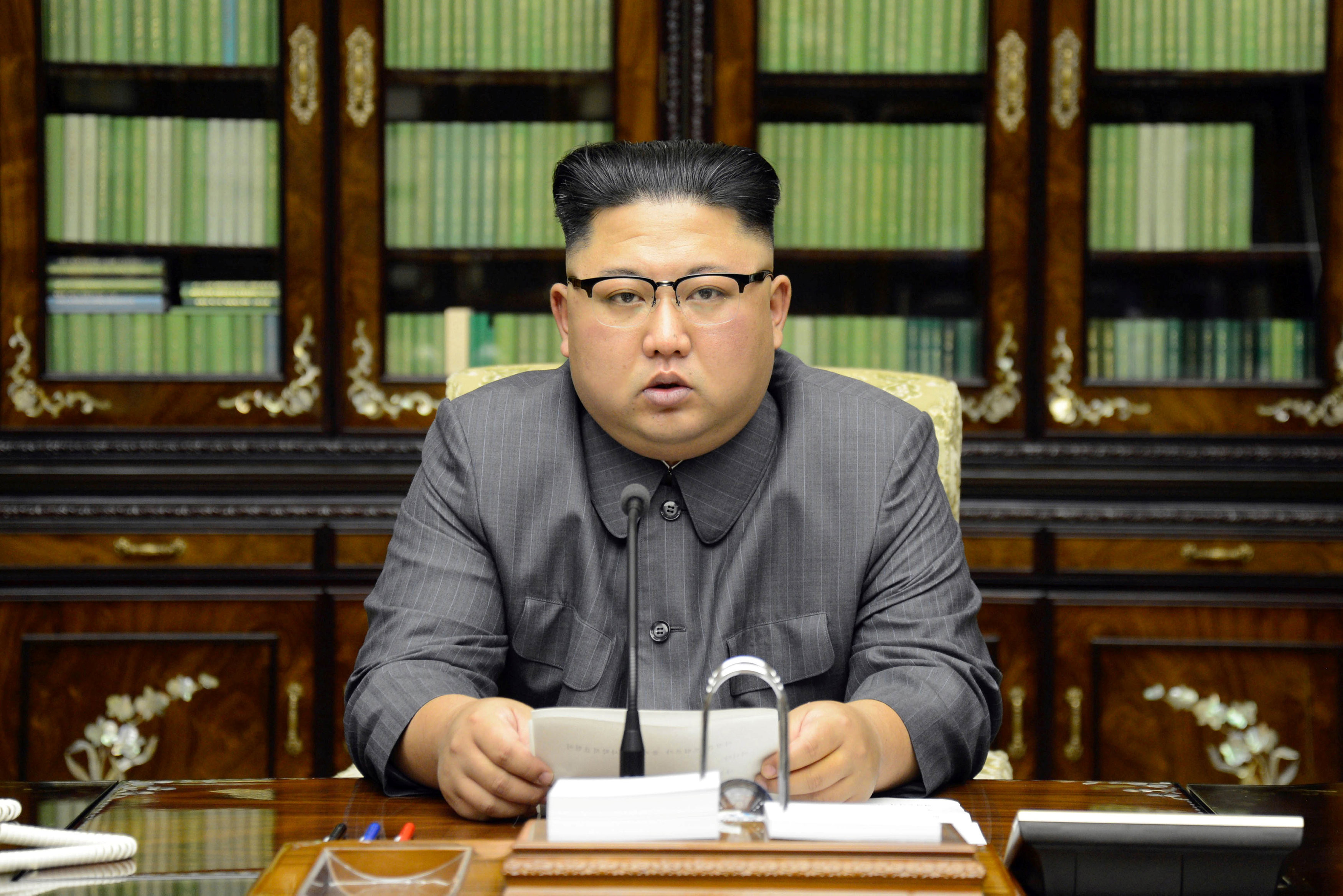 北韓領導人金正恩就美國總統川普在聯合國演講一事，他親自發表聲明說，正考慮採取史上最高層級的反擊措施，「必須、必須以火懲罰美國瘋狂的老糊塗」。（圖／路透社）