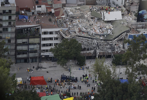 ▲▼墨西哥7.1強震，造成多處建築倒塌，傷亡慘重。（圖／達志影像／美聯社）
