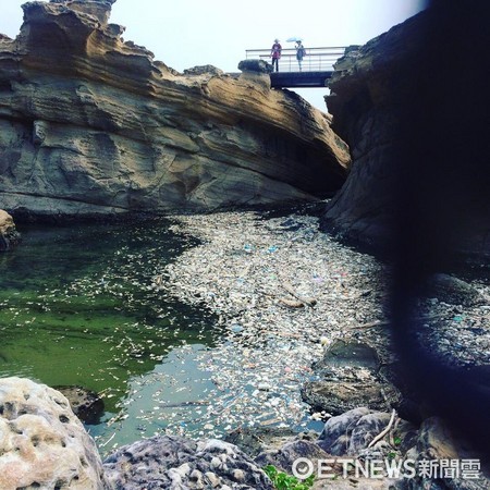 ▲野柳地質公園「垃圾海」。（圖／周姓民眾提供，請勿隨意翻拍，以免侵權）