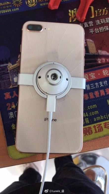 iPhone 8 Plus全球首碎。（圖／翻攝微博）