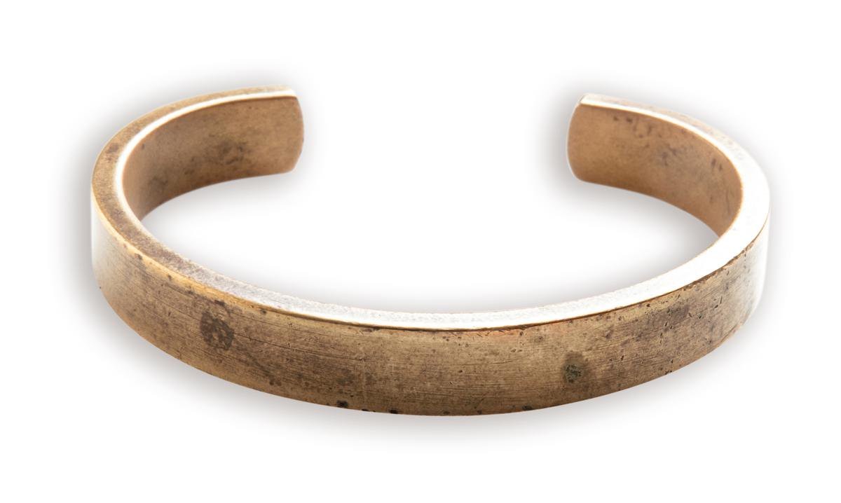 泰國買的銅製手環。約NT$5,000