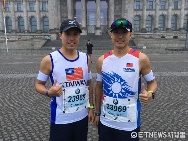 ▲為了柏林馬拉松，台灣熱血雙胞胎5天往返兩地。（圖／記者林睿康攝）
