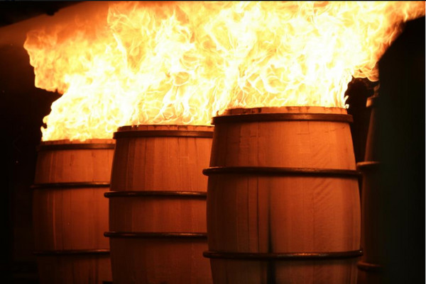 歐佛斯特堅持自製橡木桶，桶型、內壁焦化程度都會影響威士忌風味。（歐佛斯特提供）