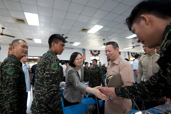 ▲▼總統蔡英文「空軍防空暨飛彈指揮部794旅」及「海軍陸戰隊99旅」。（圖／總統府提供）