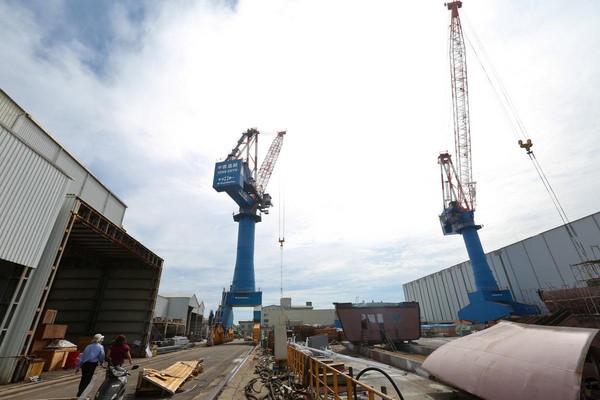 中信造船在高雄港邊有5個造船廠，為民營最大。