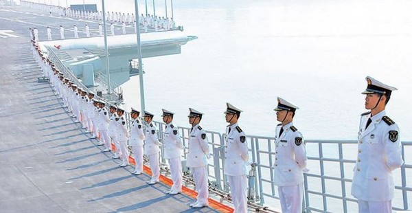 ▲▼2012年9月25日，中國第一艘航空母艦完成建造與試航，正式交付海軍。這艘航母命名為「中國人民解放軍遼寧艦」，舷號為「16」。中國首艘航母——遼寧艦交接入列。（圖／翻攝自中國軍網）