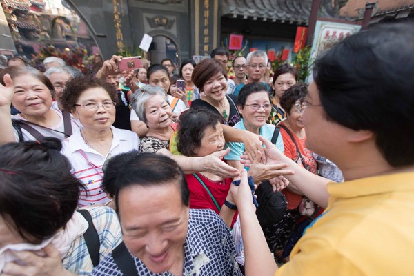 ▲▼湄洲媽祖睽違20年來台巡安　林右昌與上千民眾接駕。（圖／基隆市政府提供）