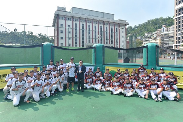 ▲陽耀勳26日到世新大學擔任一日棒球教練。（圖／記者歐建智攝）