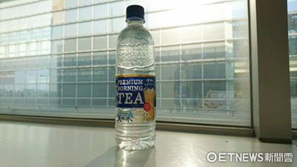 ▲日本三得利「透明奶茶」。（圖／記者李姿儀攝）