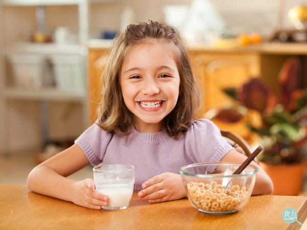 注意！孩子吃的早餐可能比你想的更不健康。（圖／食力提供）