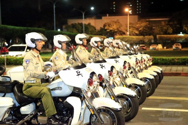 憲兵警衛排重機吸睛　連夜練習求國慶日完美演出