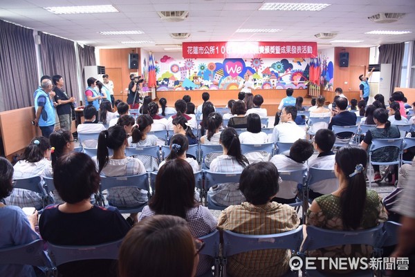 花蓮市國語文競賽成績揭曉，市公所頒獎表揚，市長魏嘉賢希望代表花蓮市參加全縣比賽的65名選手都能旗開得勝，為學校爭光。（圖／花蓮市公所提供）