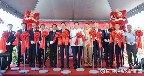 ▲生產模範生點心餅、點心麵等產品聞名的「優雅食公司」，位於大園區寶倉物流青埔園區工廠開幕。（圖／桃園市政府提供）