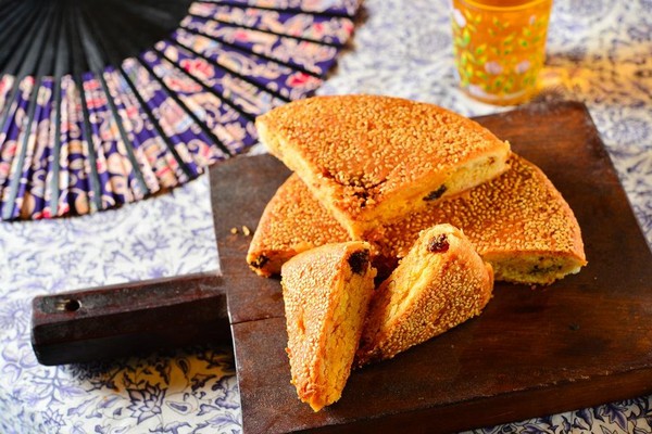 加了奶油的「芝麻奶酥」，頗有西式點心奶香濃郁的風味。（135元／盒）